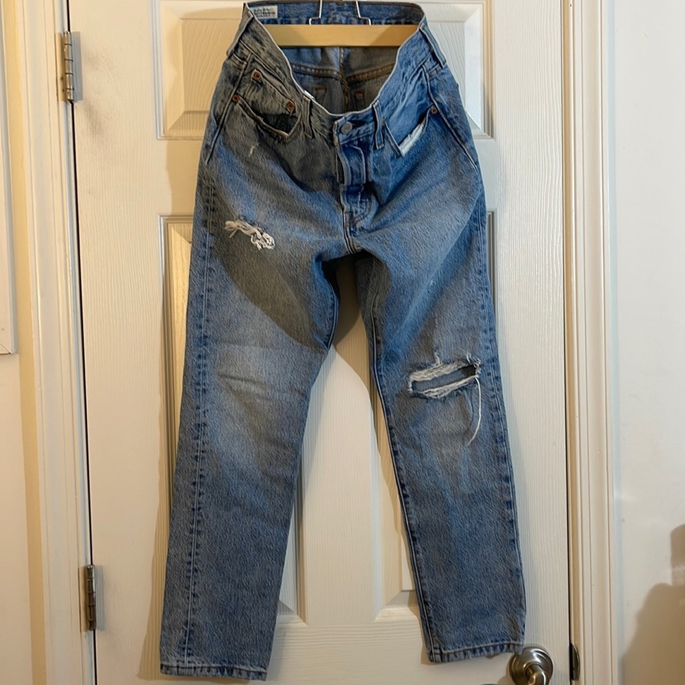 Levis 501 premium skinny’s size 27x28 preloved color “Can’t touch this”